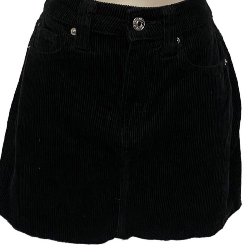 skirt with raw hem 🖤